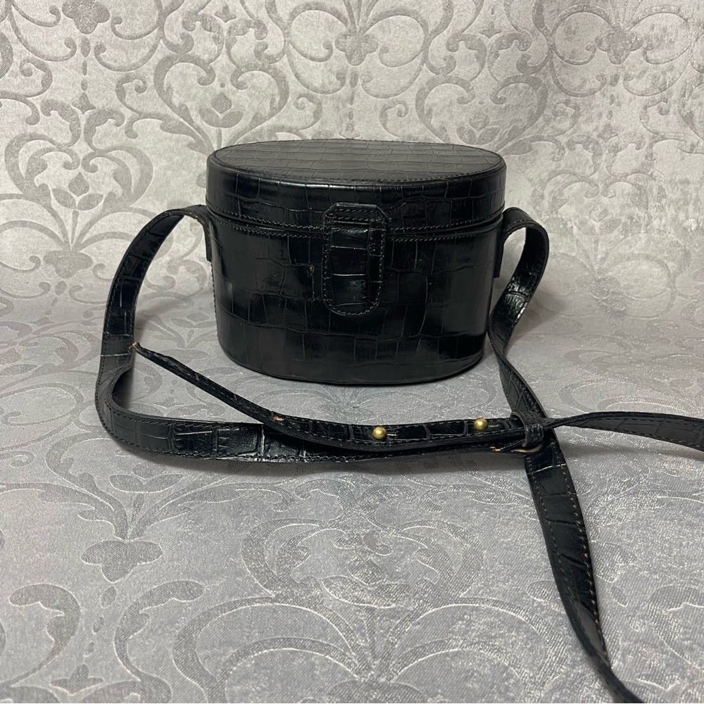 Elegant Black Croc-Embossed Women's Leather case round-shaped Bag Made in Italy